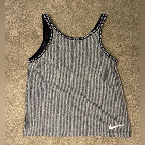 Nike top / Girls size Medium